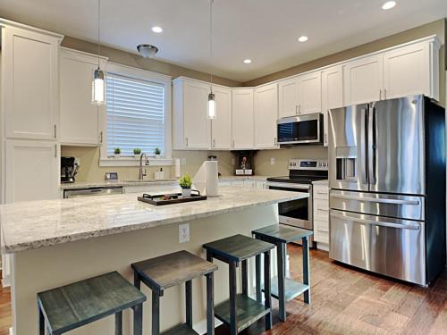 Indianapolis House | Mins to Downtown & Raceway Rookwood Retreat 1 & 2