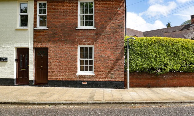 Wimborne Cottage | MINSTER COTTAGE, pet friendly, with open fire in Wimborne Minster