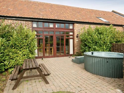 Potter Heigham House | Mint - E4322
