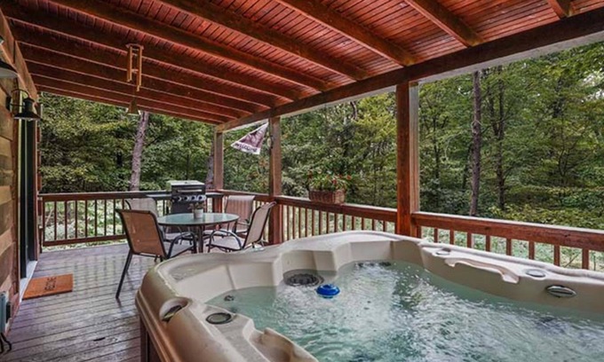 Logan Cabin | Minutes from Caves, Cozy Cabin on 5 Acres