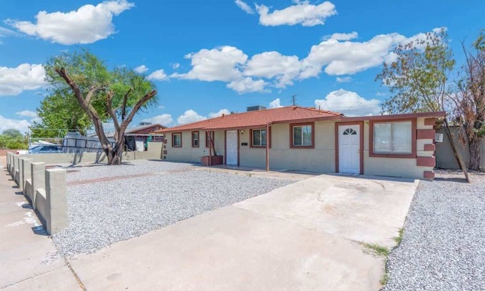 Encanto House | Minutes From Downtown | Phoenix Lightrail | 3 BR H