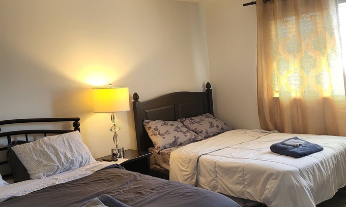 Leitrim House | Minutes from Ottawa Airport Short-Term