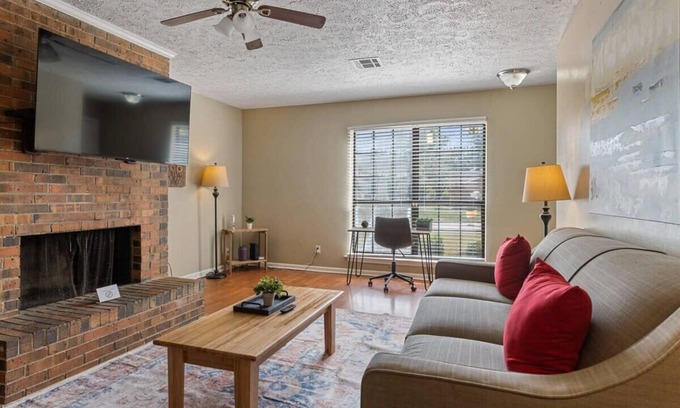 Gunter Afs House | Minutes from Shopping & Dining- Montgomery Marvel