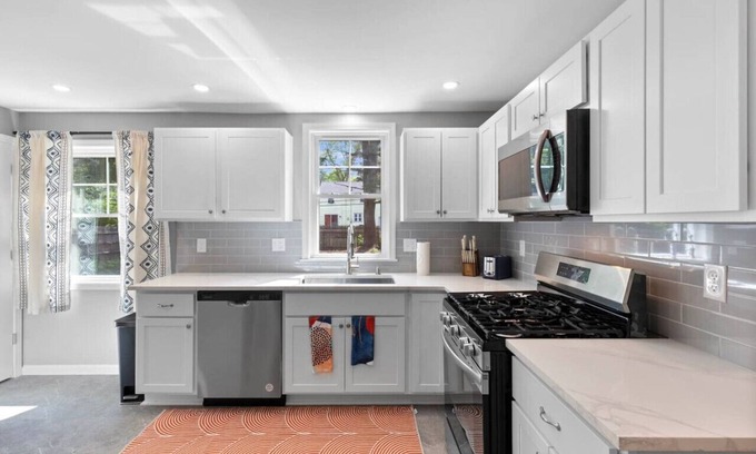Rochester House | Minutes from UofR- Large 3BDRM!