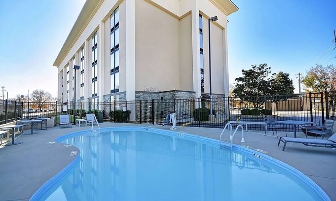 Athens Hotel | Minutes to Athens-Ben Epps Airport! Free Parking, Pets Allowed, Pool Onsite!