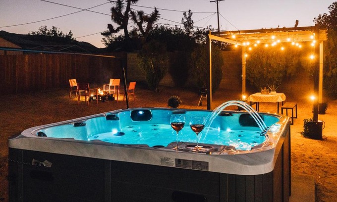 Joshua Tree House | Minutes to JT National Park, Hot Tub & Game Room