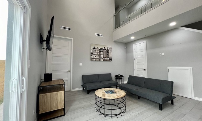 Brownsville Condo | Miramar #1 - Modern & Spacious 3BD/3BA - WiFi
