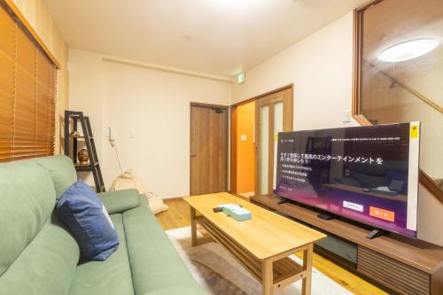 Fushimi Apartment | Miro Fusimiinari Tei South