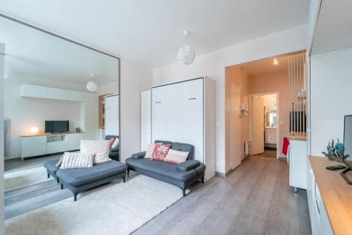 Petit-Ivry Apartment | Miroir en Lumière - Studio à 10min du 13e Paris