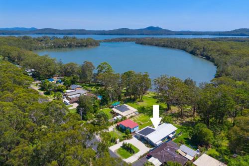 West Haven House | Mirror Bay Apartment