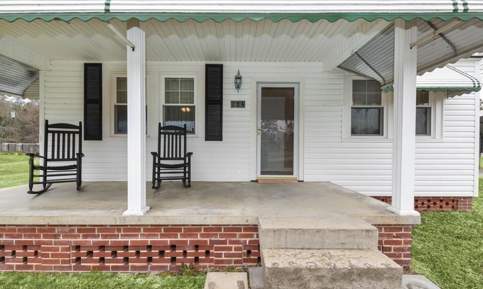 Richmond Hill House | Miss Audrey, Cozy Historic Cottage*Mins to I-95