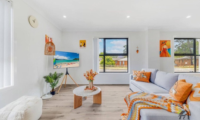 North Ryde House | Miss. Orange's Base in Ryde