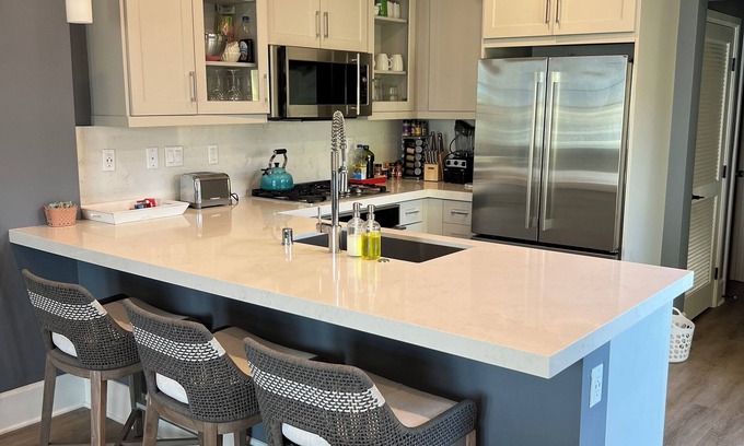 Central Mission Beach Condo | Mission Beach 3-bedroom Ocean and Mission Bay views condo in San Diego with AC