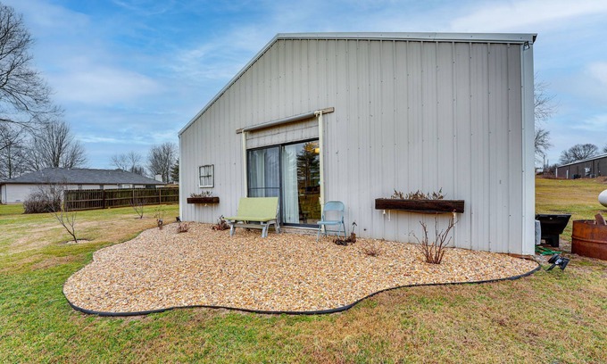 Nixa Apartment | Missouri Couple's Retreat: 'Shouse' w/Patio, Yard