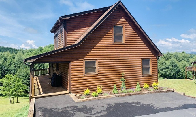 Piney Creek Cabin | Misty Mountain Cabin w/gorgeous views