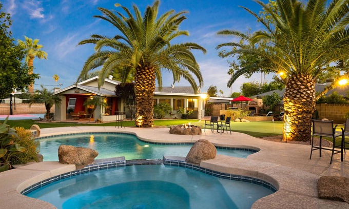 Pointe Scottsdale House | Mitchell Retreat/min to Oldtown Scottsdale with pool, spa and ball court!