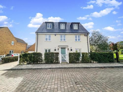 Milton Keynes Apartment | Mk Comfy Cosy Corner 6 Bedrooms