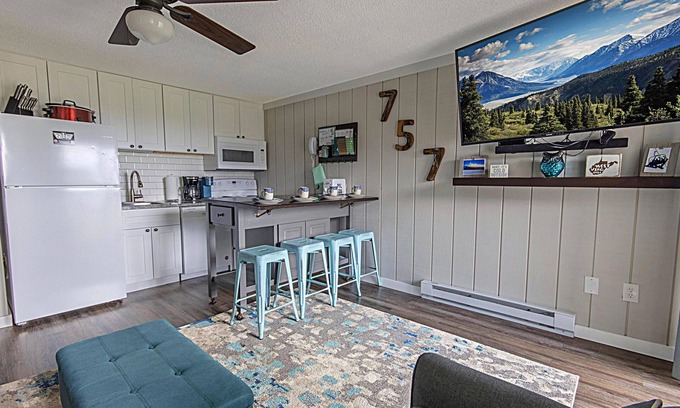 Snowshoe Condo | ML 128: Powder Perfect | Cozy Nights + Easy Ballhooter Access