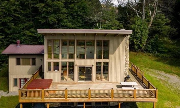 Davis House | ML06-View! Walk to Lake! Pets Ok! Hot tub! A/C