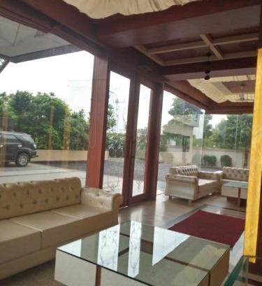 Piparia Hotel | MNR Resort