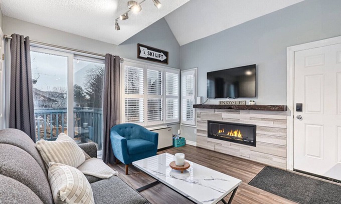 Craigleith Apartment | Mo109 North Creek with Hot Tub and Tennis!