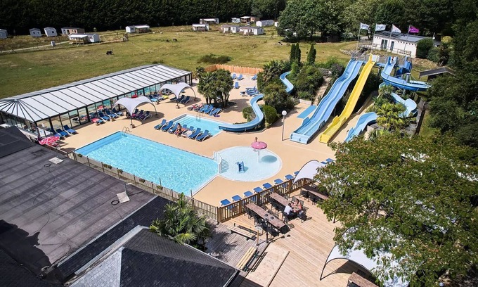 Monterblanc House | Mobil-home | Comfort XL | 3 Bedrooms | 6 sleeps | Raised terrace | A/C