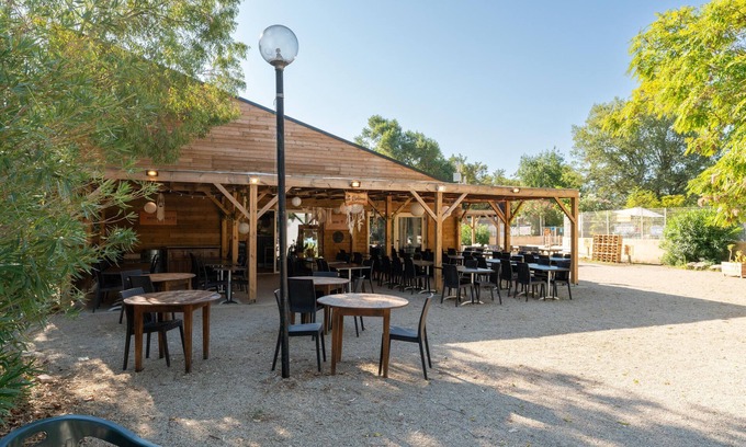 La Roque-d'Antheron House | Mobile Home 'La Roque 139' with shared swimming pool, private terrace and air conditioning