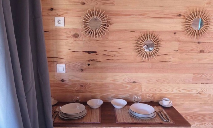 Cast House | Mobile Home 'Johny - 15mins Plages Et Douarnenez' with Shared Garden