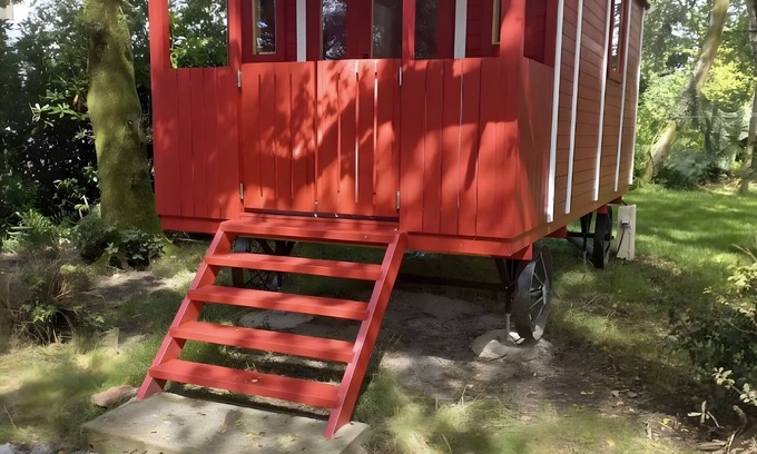 Cast House | Mobile Home 'Katy - 15mins Plages Et Douarnenez' with Shared Garden