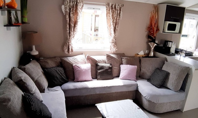 Onzain House | Mobilhome INTUITION pond view, 4 *, near Beauval Zoo and Loire castles