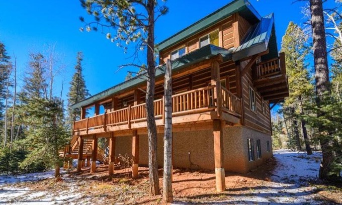 Meadow View Heights House | Moccasin Lodge