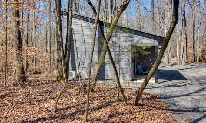 Cookeville Apartment | Mod Tennessee Cabin: 2 Mi to Cummins Falls!