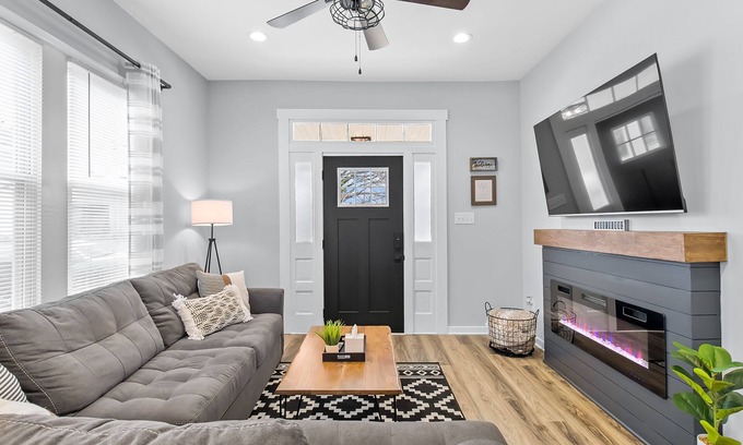 Manchester House | Mod Urban 2 BR with Fireplace and Private Backyard