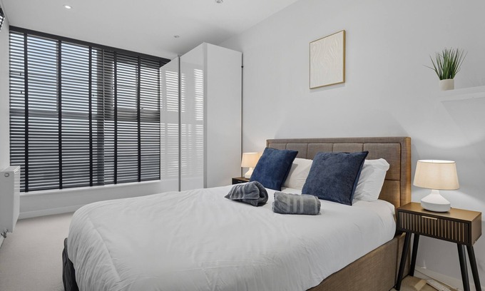 Potters Bar Apartment | Modern 1 Bedroom Apartment |16 minutes to Central London