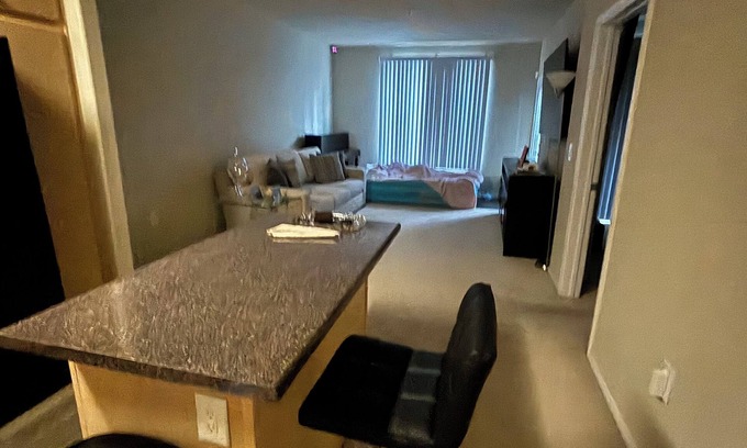 Los Angeles Apartment | Modern 1-Bedroom Apartment in LA with Washer & Dryer, Pool, Gym, & Game Room