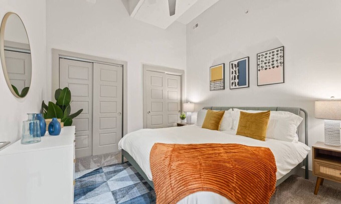 Peachtree Center Apartment | Modern 1BR High-Rise | Stunning View of DT Atlanta