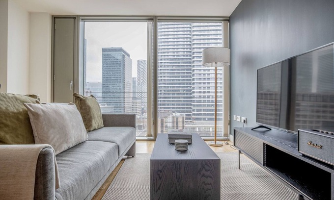 Canary Wharf Apartment | Modern 1BR in Carary Wharf nr shops and bars, by Blueground