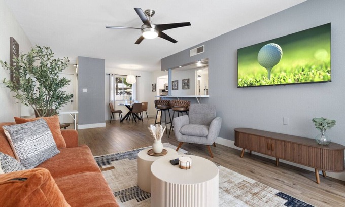 South Scottsdale Condo | Modern 1BR in Old Town | Heated Pool Access