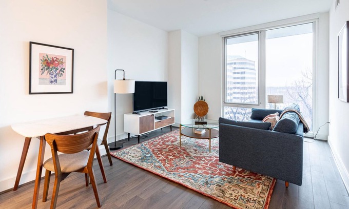 Reston Apartment | Modern 1BR in Reston, Parking + Pet-Friendly