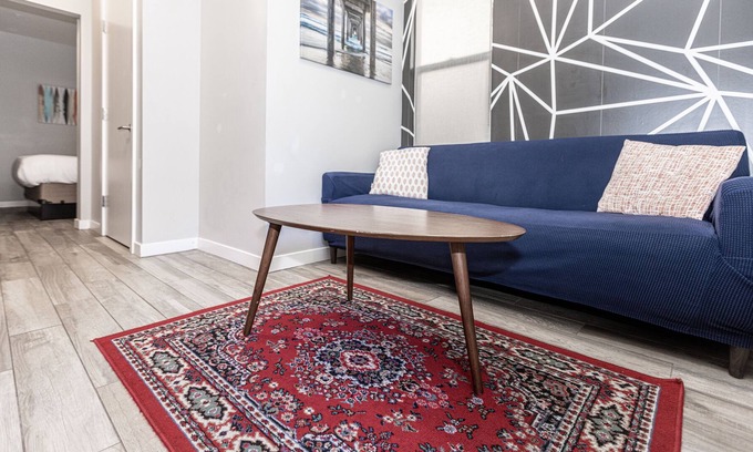 Old Town House | Modern 1BR Walk to All! Parking, Wi-Fi ⚡️ Cable TV - Discounts For Longer Stays