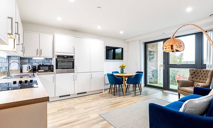 Thamesfield Apartment | Modern 2-Bed Apartment by the Thames