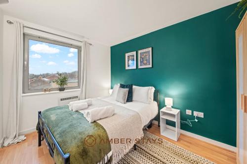 Lewisham Apartment | Modern 2 Bed Apartment in Greenwich, Perfect for Business & Contractors with Free Parking!