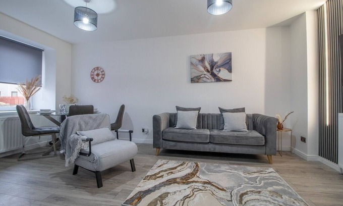 Larkhall House | Modern 2 Bed Cottage in Larkhall