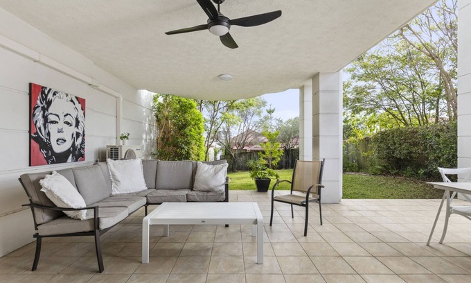 South Brisbane Apartment | Modern 2-bed Unit with Parking in South Brisbane