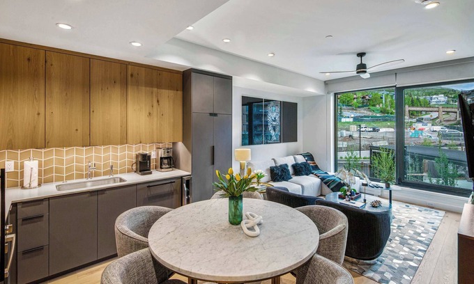 Snowmass Village Apartment | Modern 2 bedroom 2 bathroom Ski In/Ski Out (07)