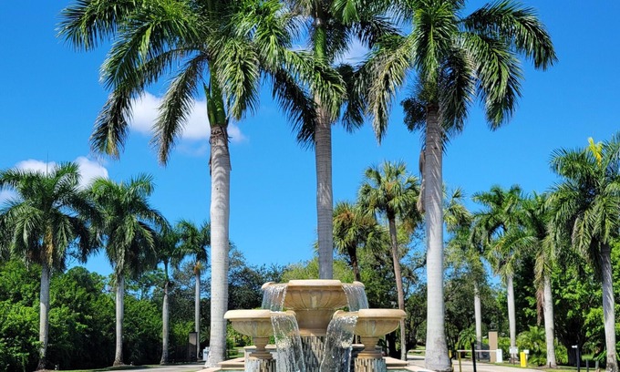 Fountain Lakes Condo | Modern 2 bedroom/2 bath condo with pool, and free golf in delightful Estero.