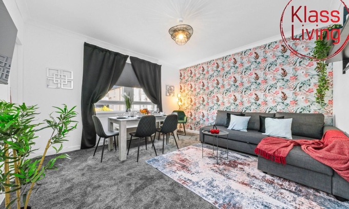 Coatbridge Apartment | Modern 2 bedroom apartment with on street parking and wifi.
