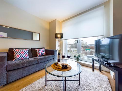 Oxford Apartment | Modern 2 Bedroom Apartment with Parking, Near Headington Hospitals & Oxford Brookes