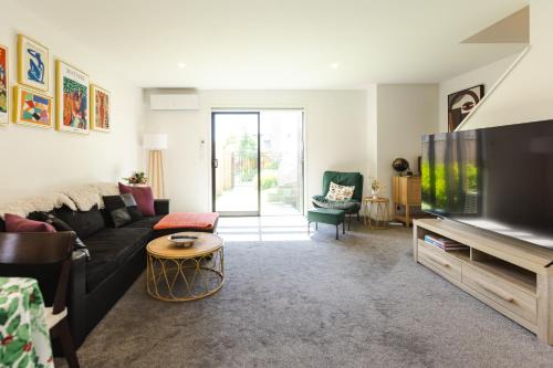 Riccarton House | Modern 2 bedroom by Hagley Park