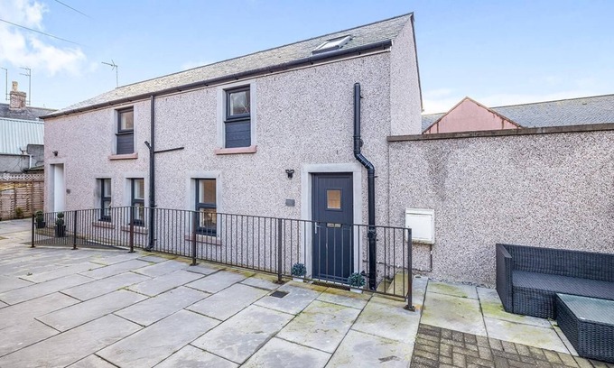 Montrose Apartment | Modern 2 bedroom Flat in the centre of Montrose